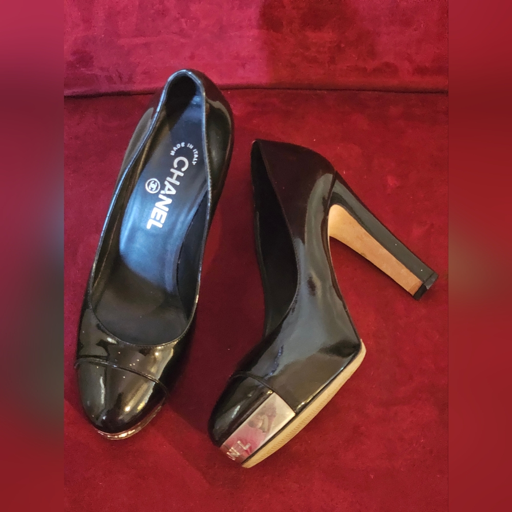 CHANEL Plated Chrome Logo Black Patent Leather Heels Sz38 (8) - Picture 2 of 15